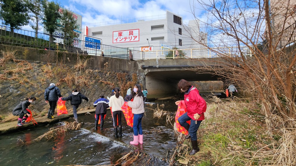 早渕川の清掃
